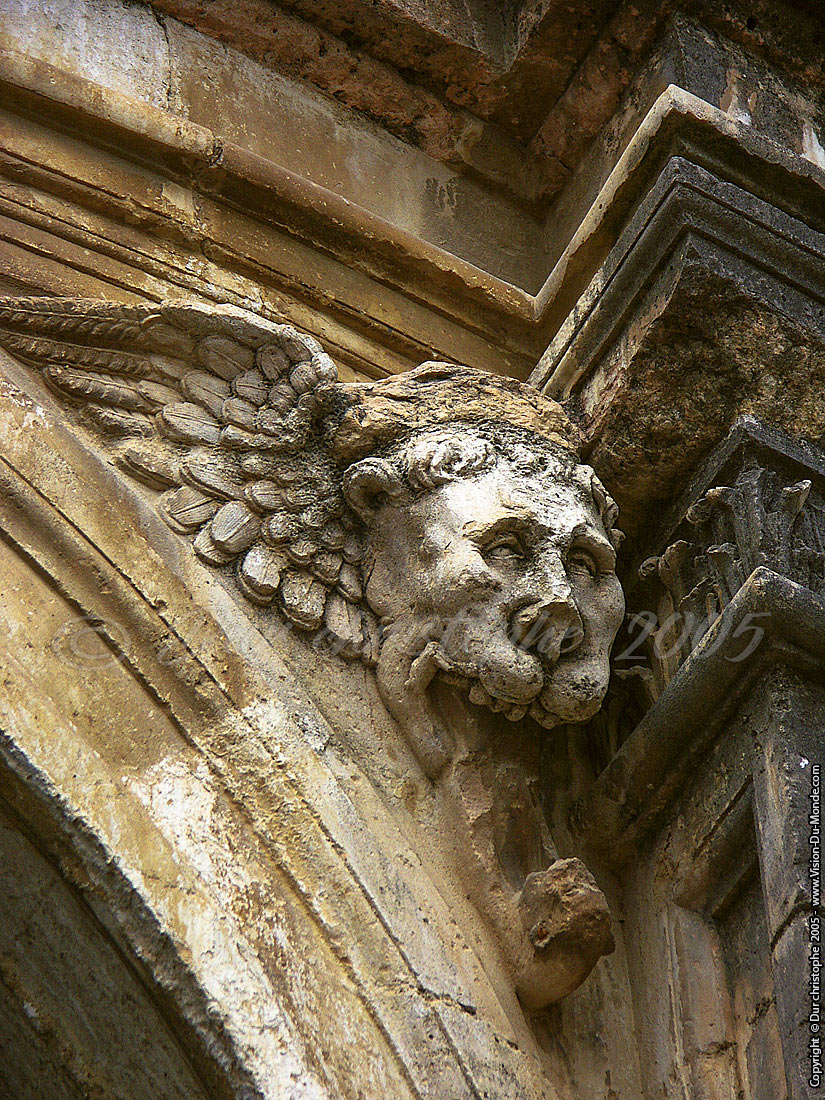 Un être étrange sur l'église - Ronda - 2005